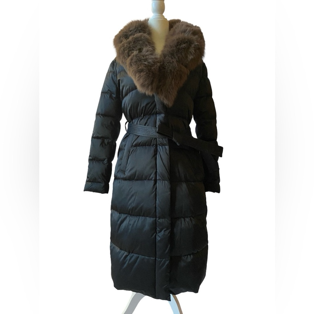 Elegant Black Puffer Coat with Fur Collar